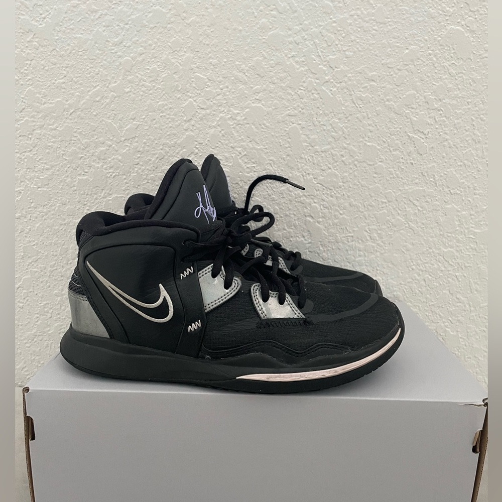 Nike Kyrie Black Metallic CONCORD Basketball Shoes size 6.5 Y